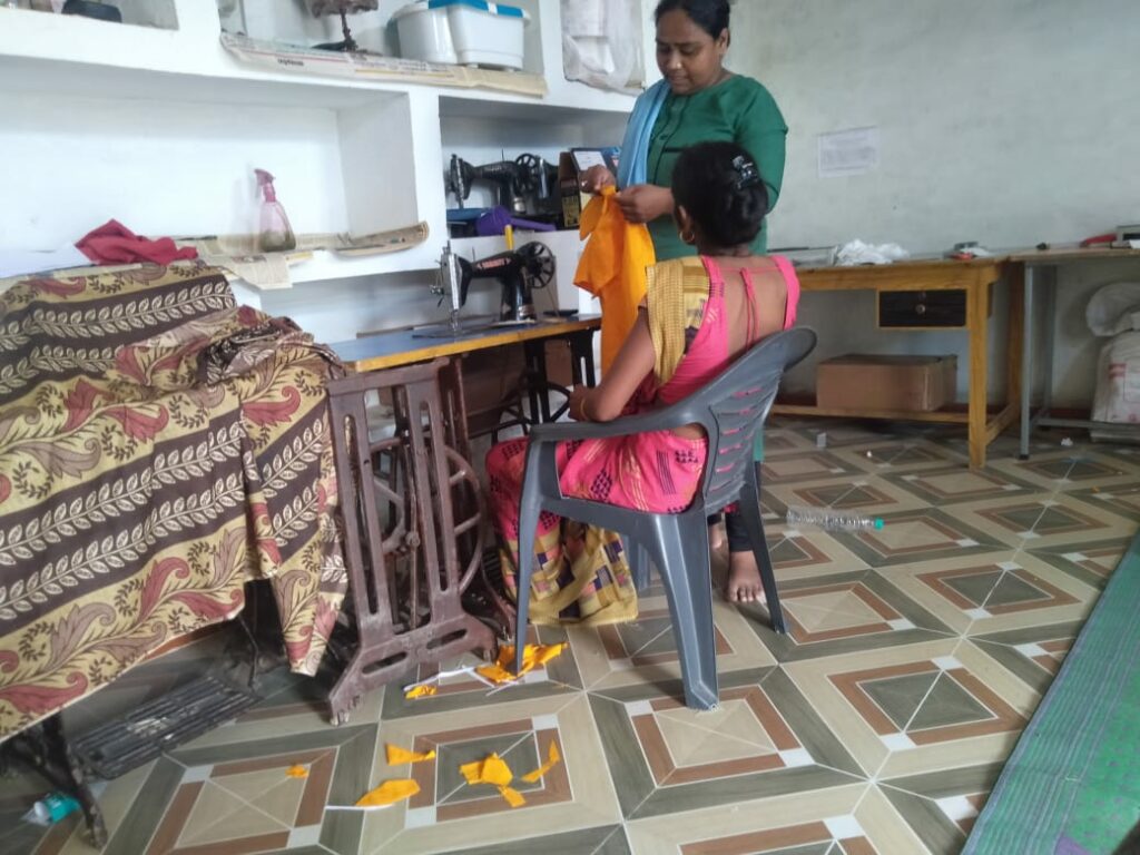 निशुल्क सिलाई