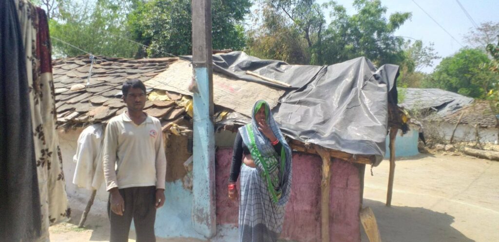 A shabby pillar is putting many families in danger